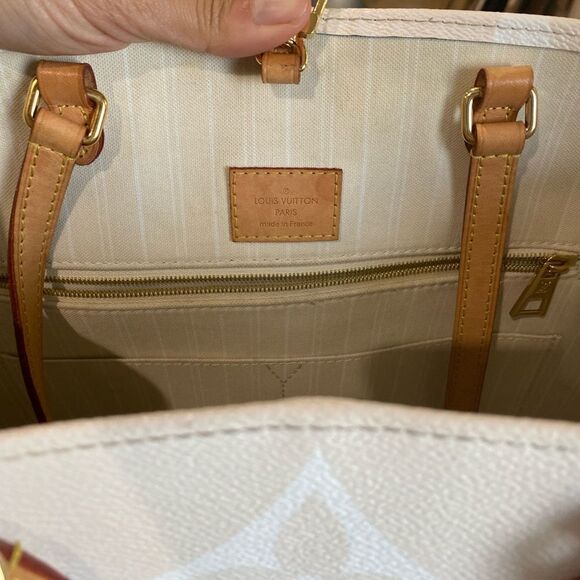 LOUIS VUITTON Monogram Giant By The Pool Onthego GM Blue - Picture 12 of 16